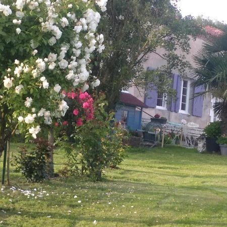 Maison De Campagne A La Ferme Pillac Exteriör bild