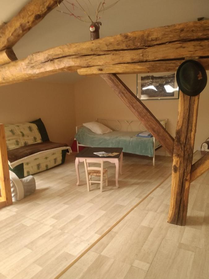 Maison De Campagne A La Ferme Pillac Exteriör bild