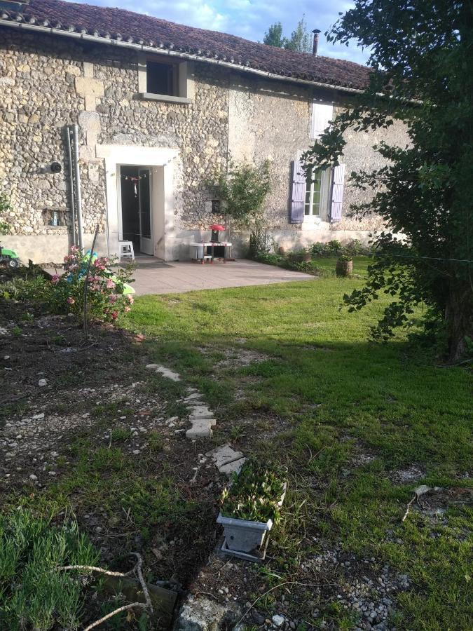 Maison De Campagne A La Ferme Pillac Exteriör bild
